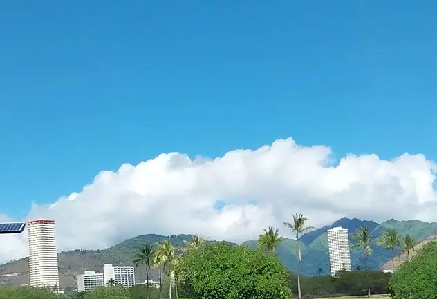 Lush tropical rainforest and clouds wrapping around the Ko'olau mountain ridge on the way to Lanikai Beach tips and guide route